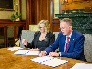 Dr. Stephanie Armstrong, Direktorin Global Nursing Education, College of Nursing, Univerrsity of South Carolina, und Prof. Dr. Jürgen Härlein, Leitung Bachelor Pflege