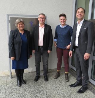 v.l.n.r.: Prof. Dr. Barbara Städtler-Mach, Prof. Dr. Thomas Popp, Anna-Nicole Heinrich, Prof. Dr. Jörg Lanckau